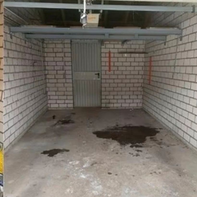 Vollständig geräumte und gekehrte Garage nach der Garagenräumung